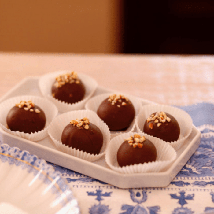 greekladyfoods chocolatetruffles 700x700