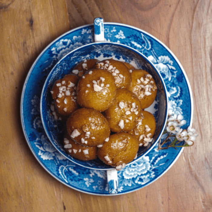 greekladyfoods honeydaintiessmall melomakarona 700x700