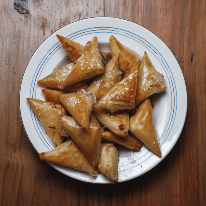 greekladyfoods spinakopita spinachparcel 700x700